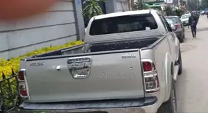 Toyota Hilux 2012 Silver