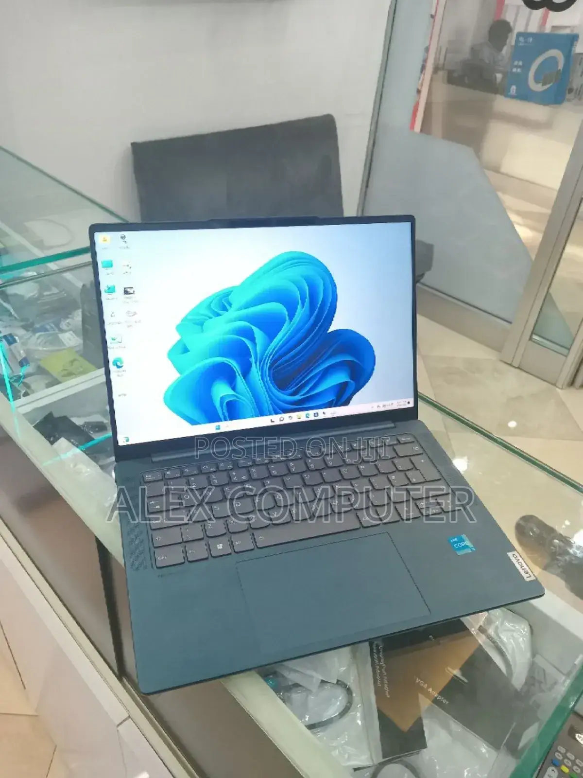 New Laptop Lenovo IdeaPad Yoga 11 16GB Intel Core I7 SSD 1T