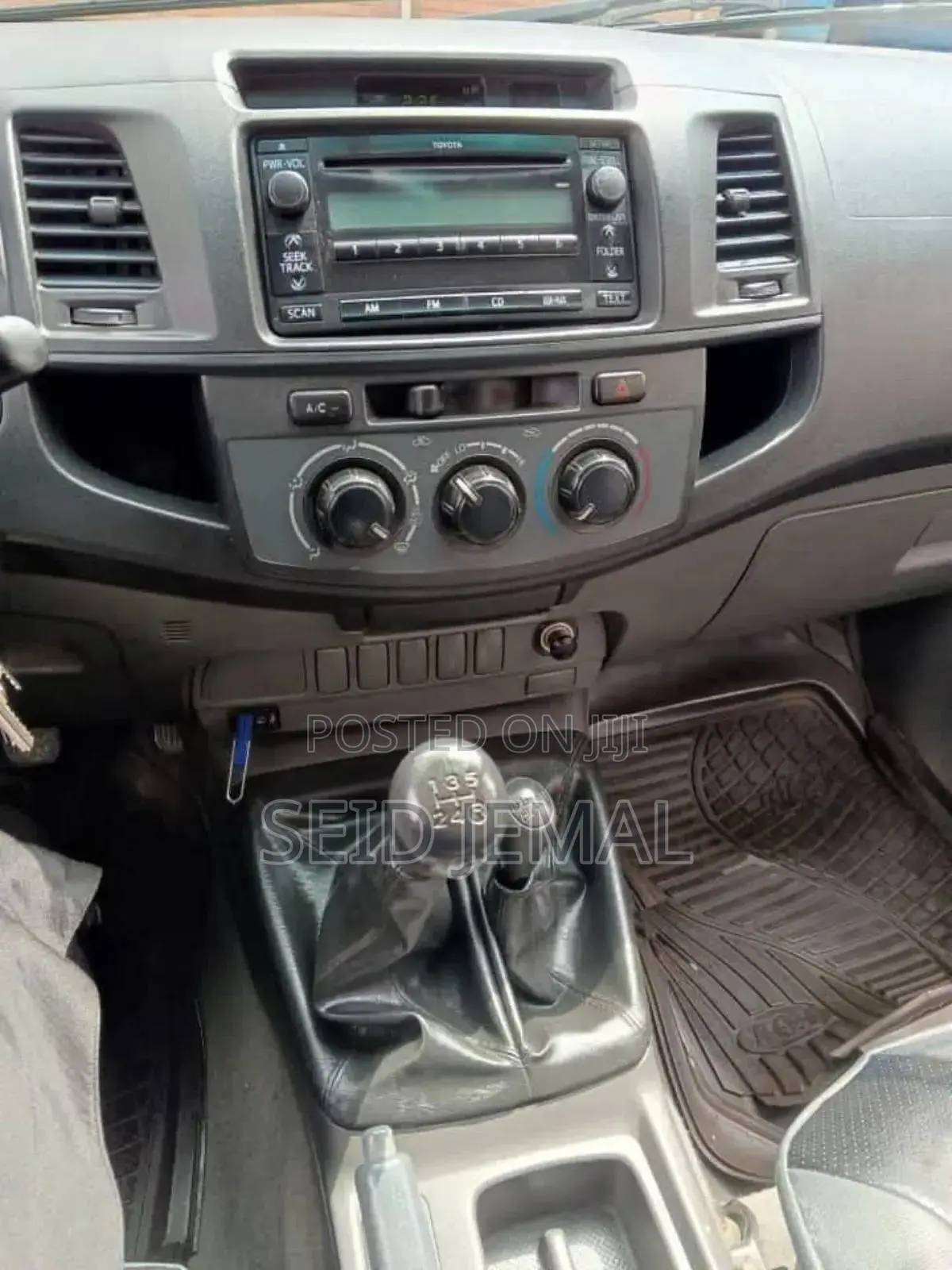 Toyota Hilux 2012 Gray