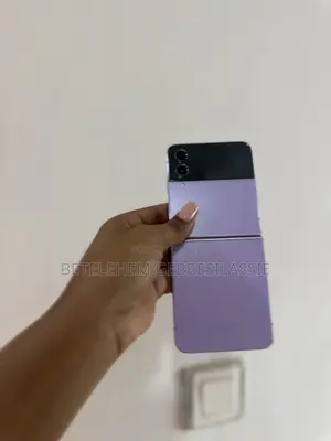 New Samsung Galaxy Z Flip4 256 GB Purple