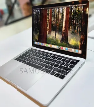 New Laptop Apple MacBook Pro 2018 8GB Intel Core I5 SSD 256GB