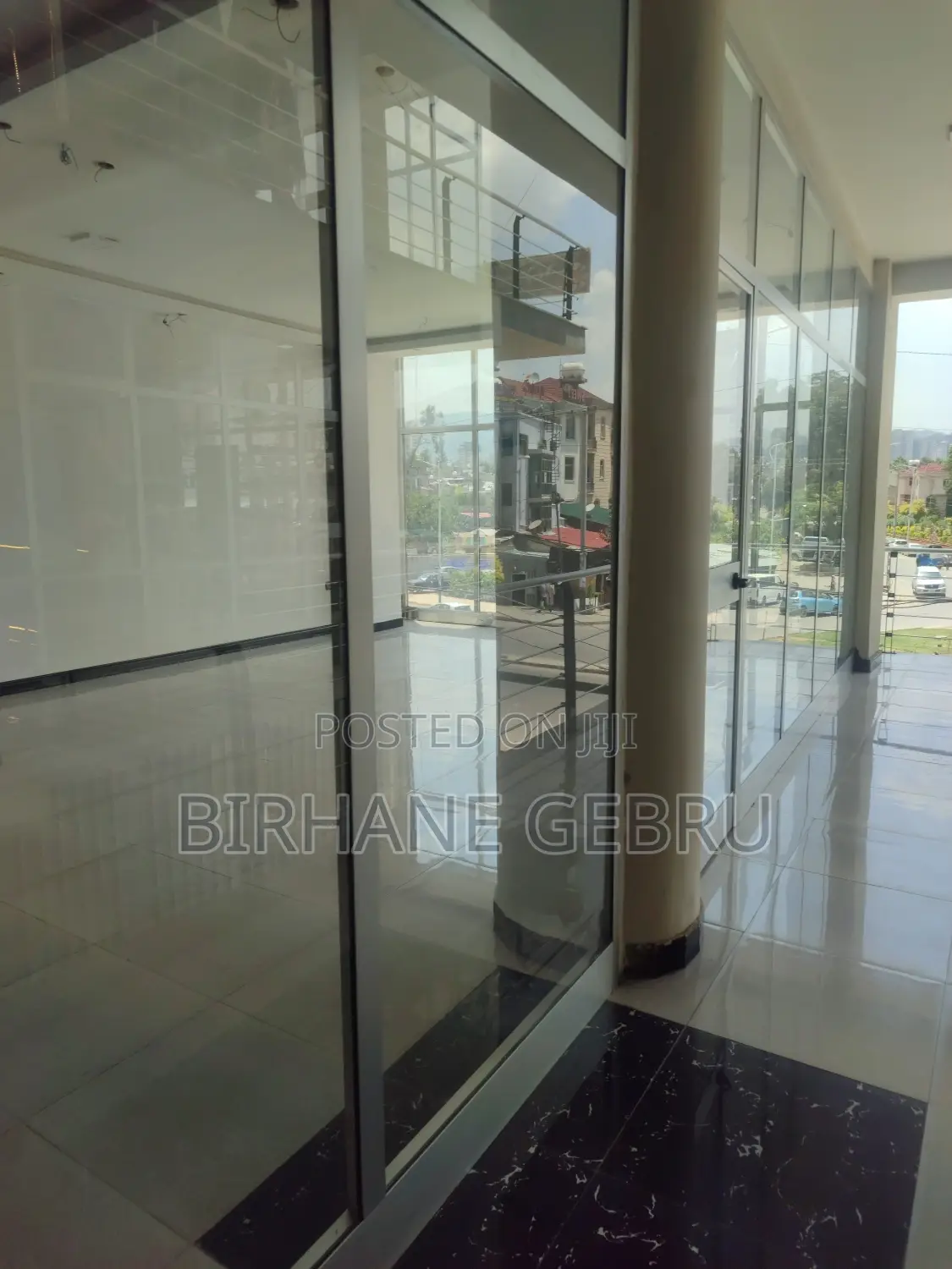 Luxury Complex Aparttiment Rent for Cafe Burger Resturant