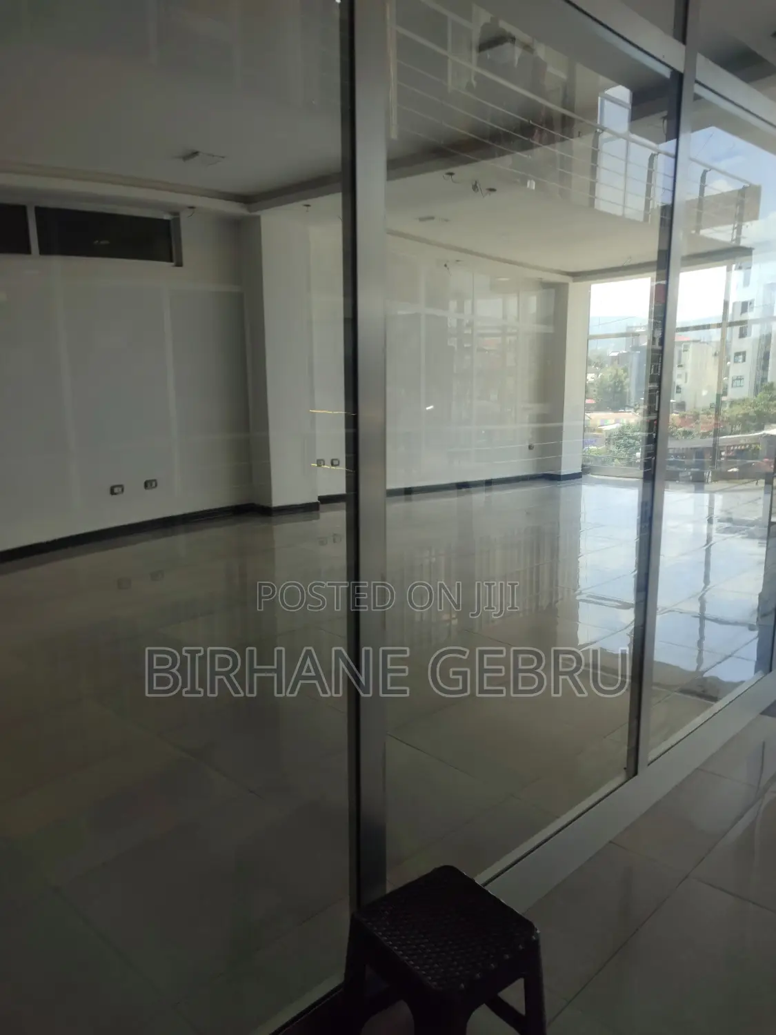 Luxury Complex Aparttiment Rent for Cafe Burger Resturant