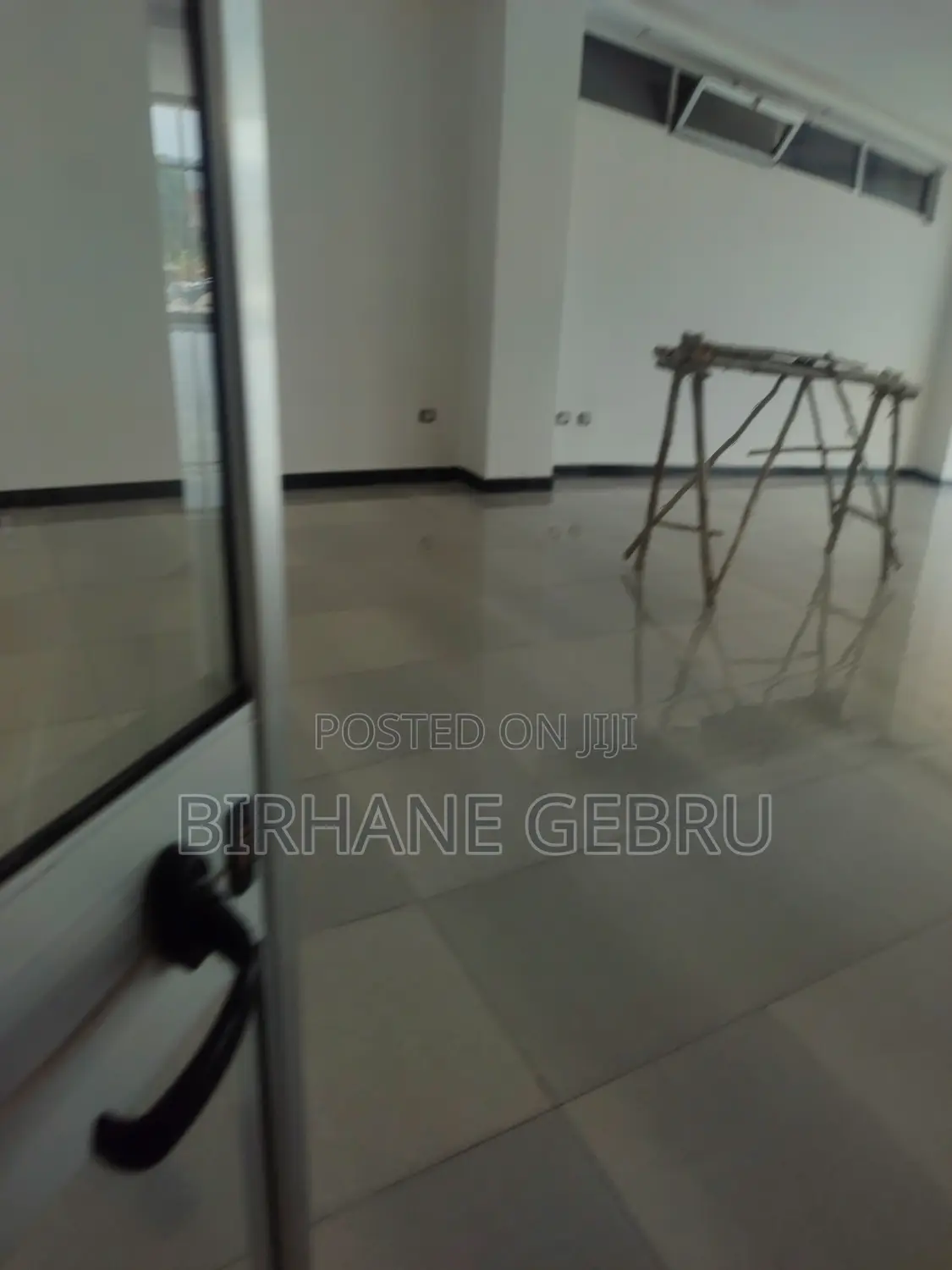 Luxury Complex Aparttiment Rent for Cafe Burger Resturant