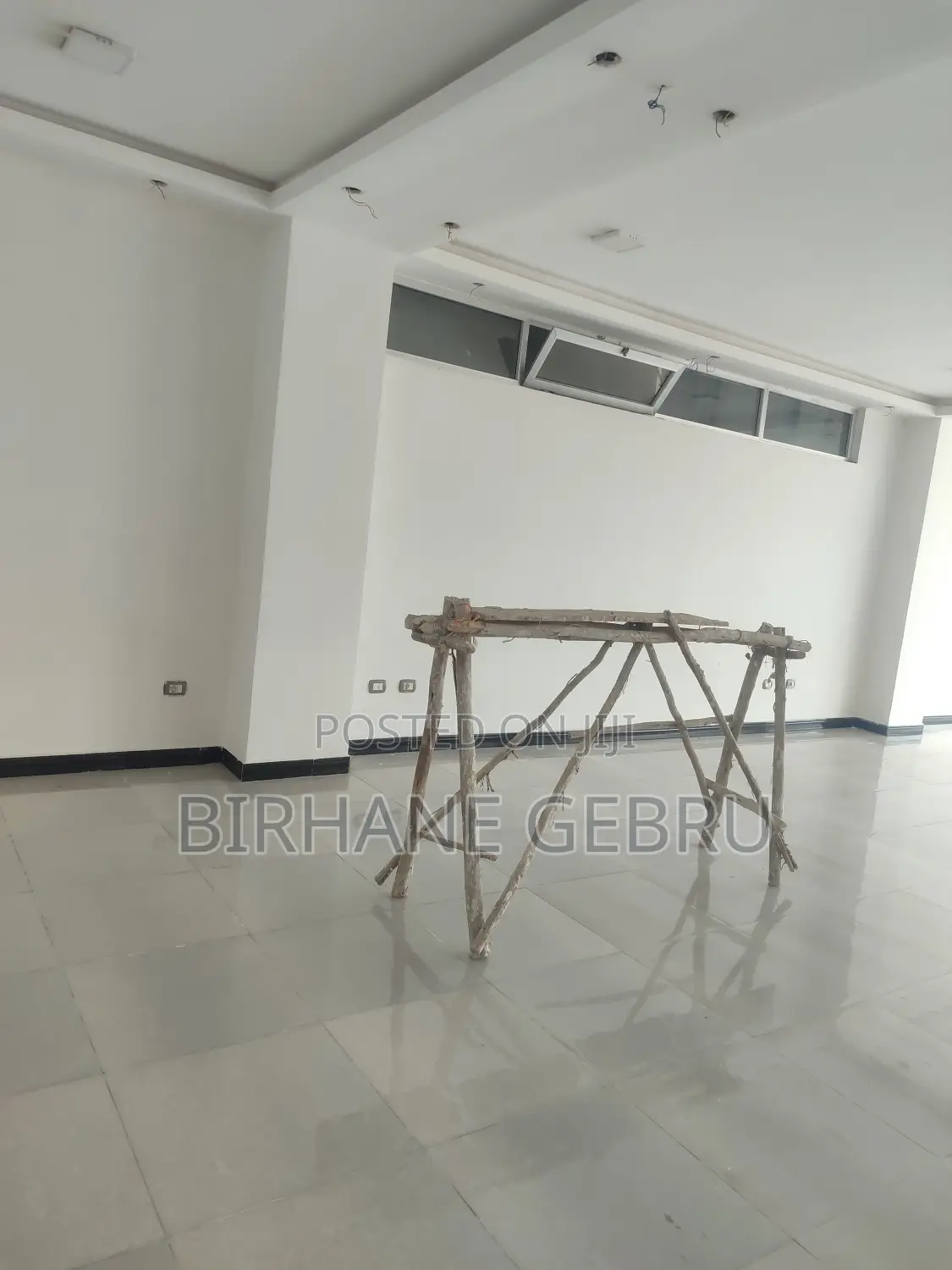 Luxury Complex Aparttiment Rent for Cafe Burger Resturant