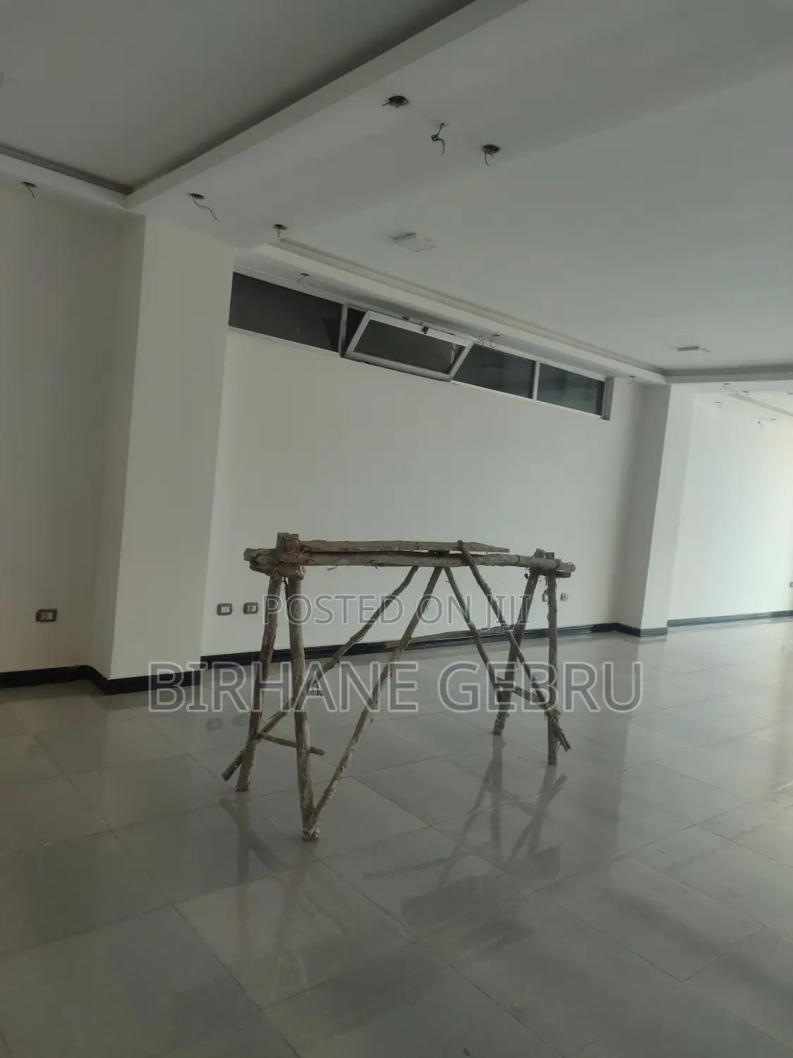 Luxury Complex Aparttiment Rent for Cafe Burger Resturant