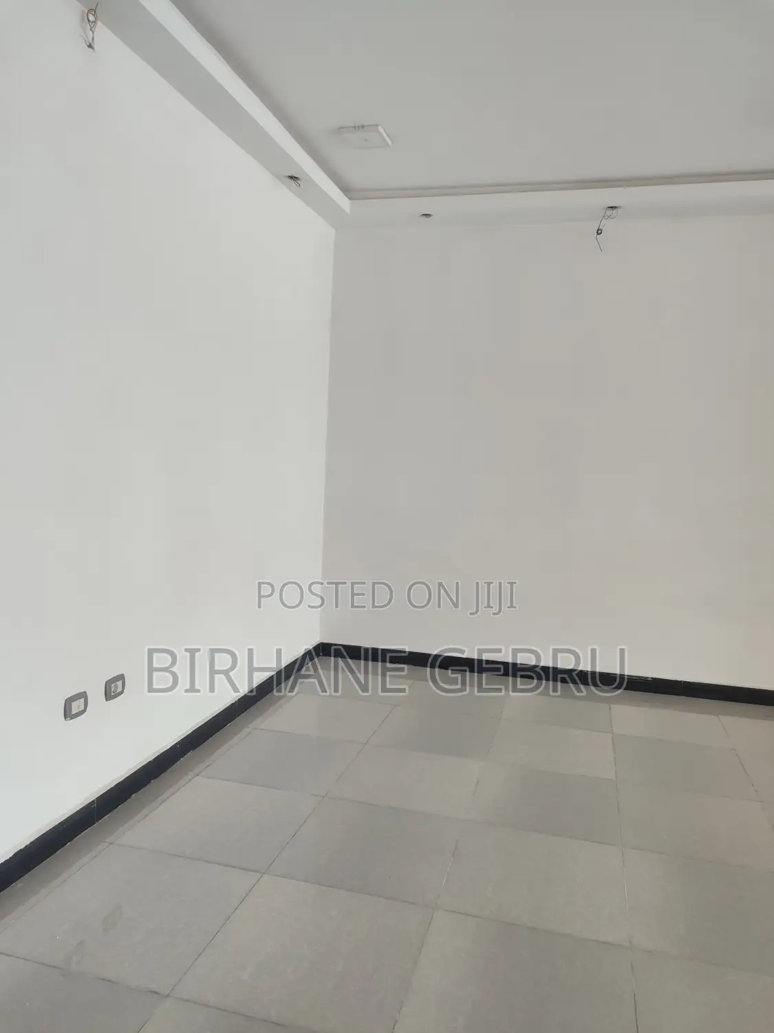 Luxury Complex Aparttiment Rent for Cafe Burger Resturant