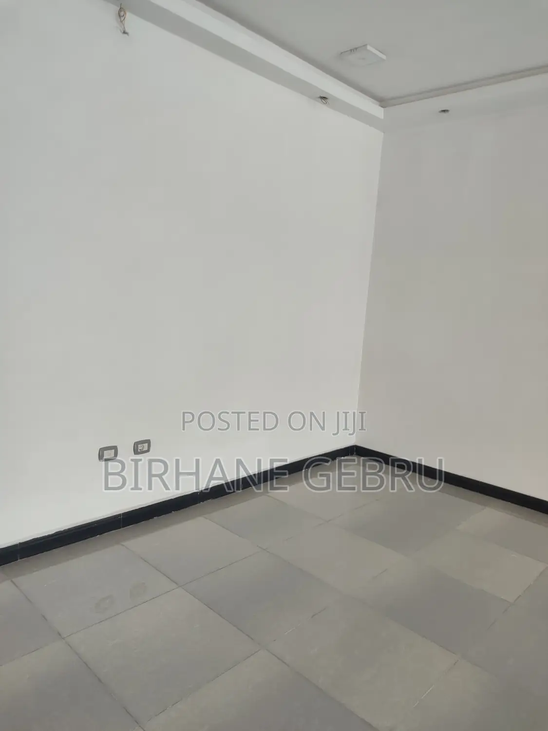 Luxury Complex Aparttiment Rent for Cafe Burger Resturant