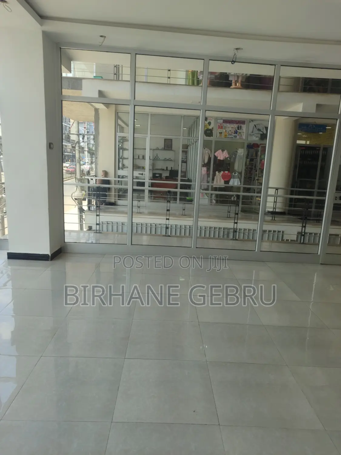 Luxury Complex Aparttiment Rent for Cafe Burger Resturant