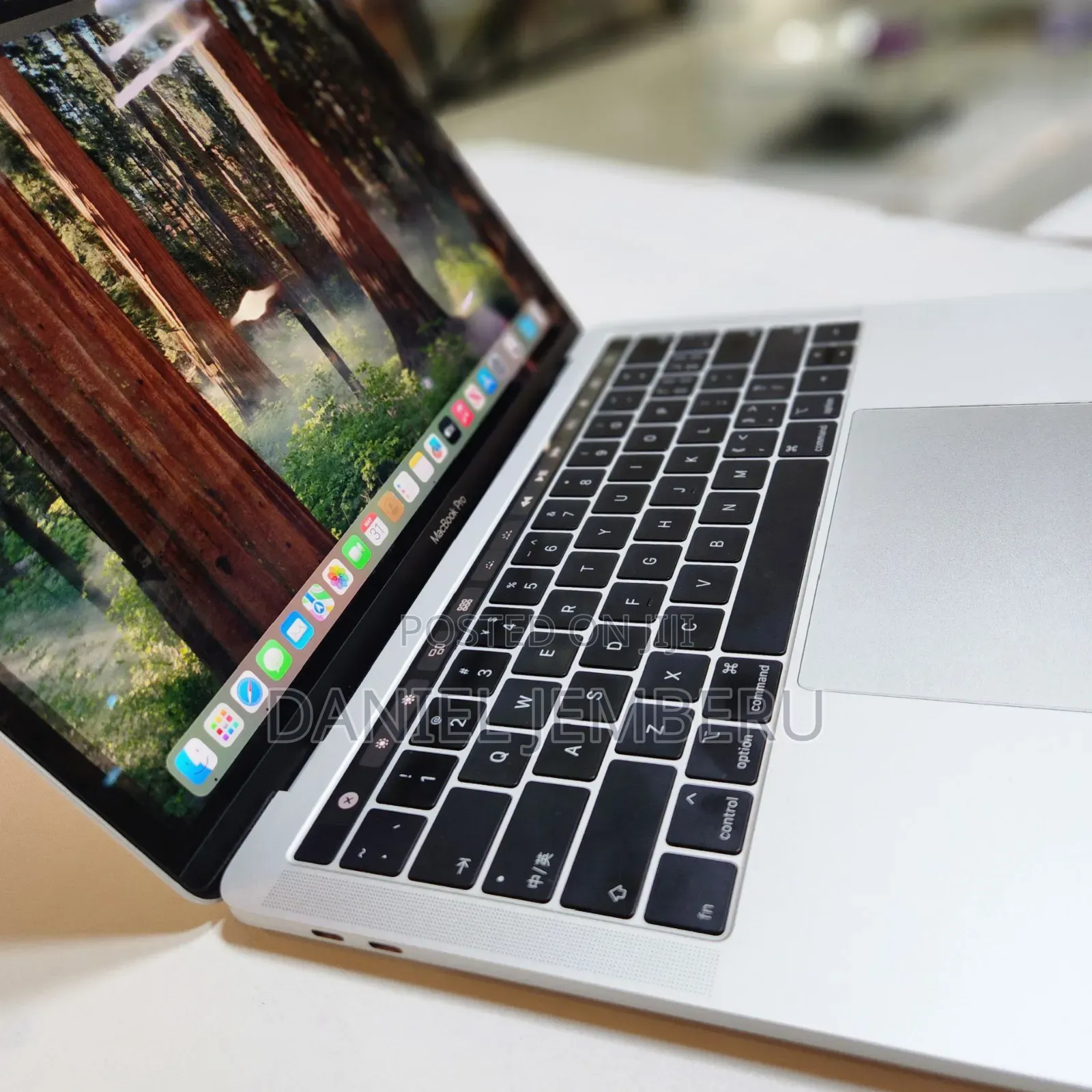 New Laptop Apple MacBook Pro 2018 8GB Intel Core I5 SSD 256GB