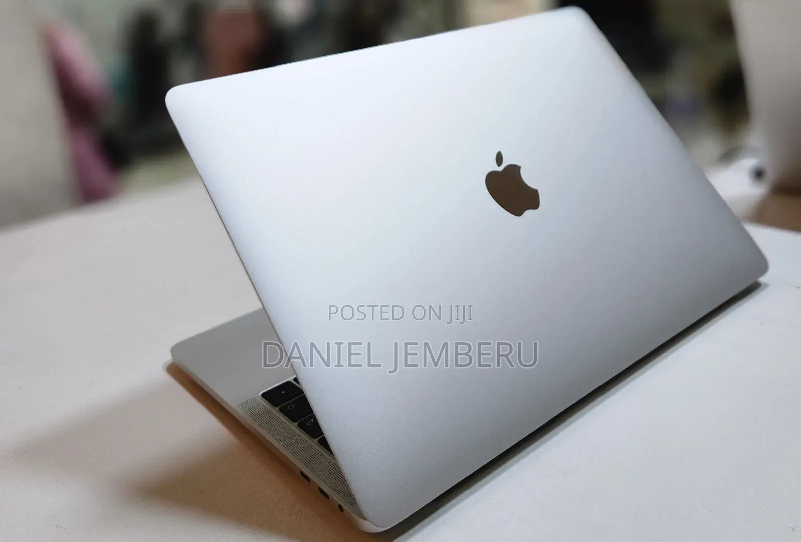 New Laptop Apple MacBook Pro 2018 8GB Intel Core I5 SSD 256GB