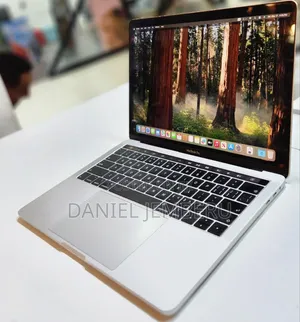 New Laptop Apple MacBook Pro 2018 8GB Intel Core I5 SSD 256GB
