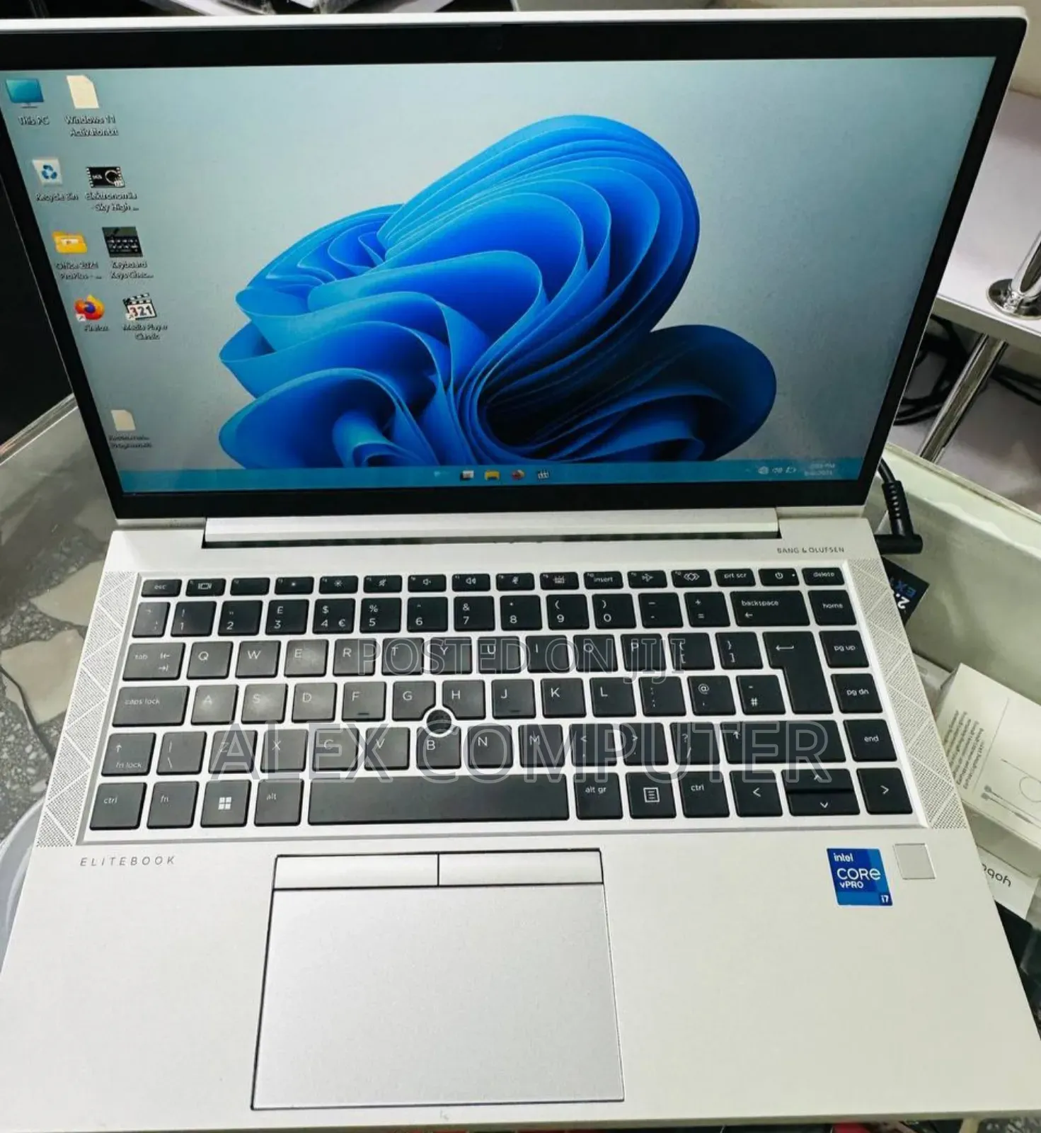 New Laptop HP EliteBook 830 G8 16GB Intel Core I7 SSD 512GB
