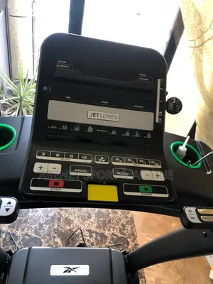 ዘመናዊ የአዉሮጳዉያን ስታንዳርድ Reebok Jet200 የመሮጫ ማሽን