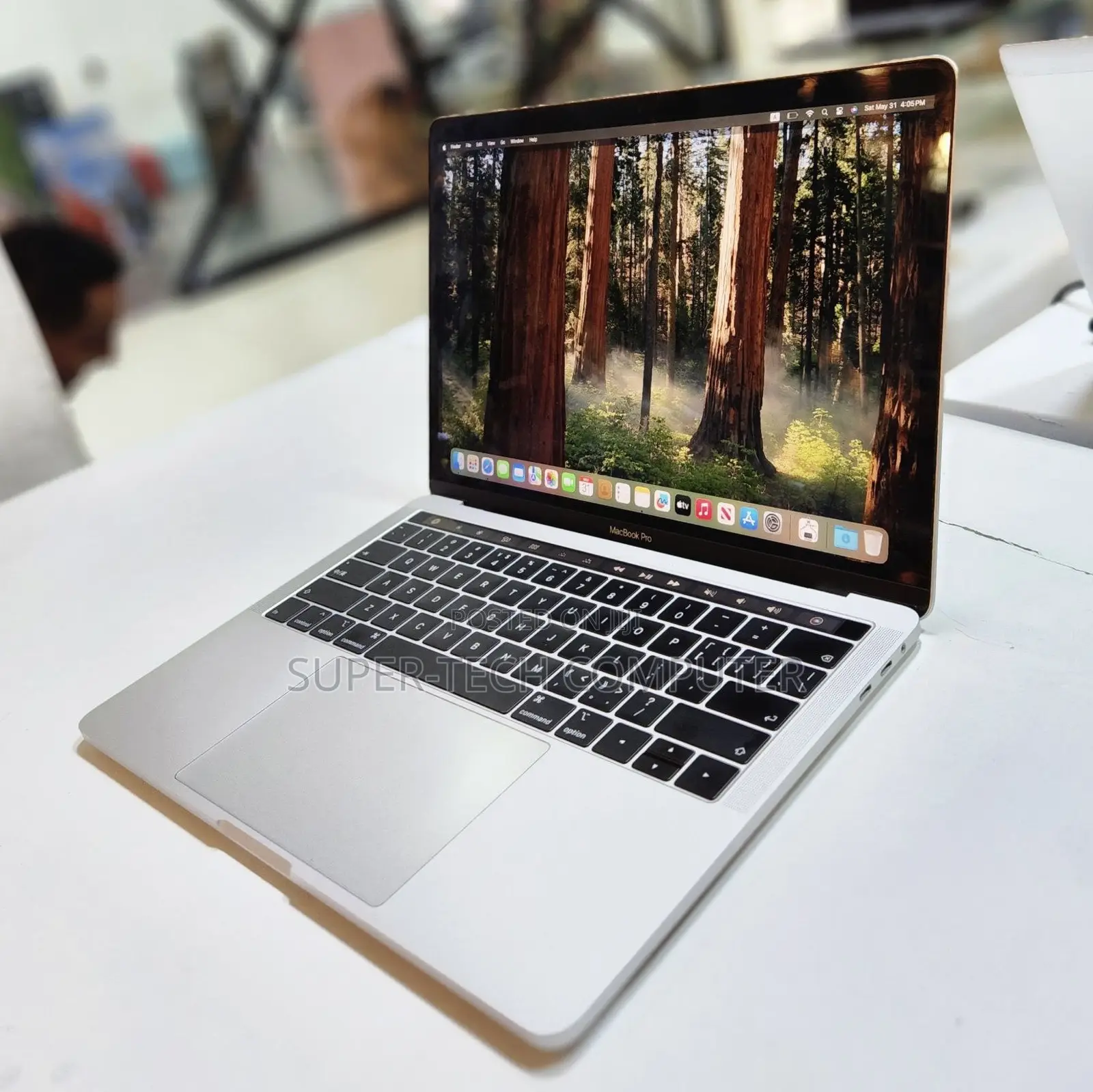 New Laptop Apple MacBook Pro 2018 8GB Intel Core I5 SSD 256GB