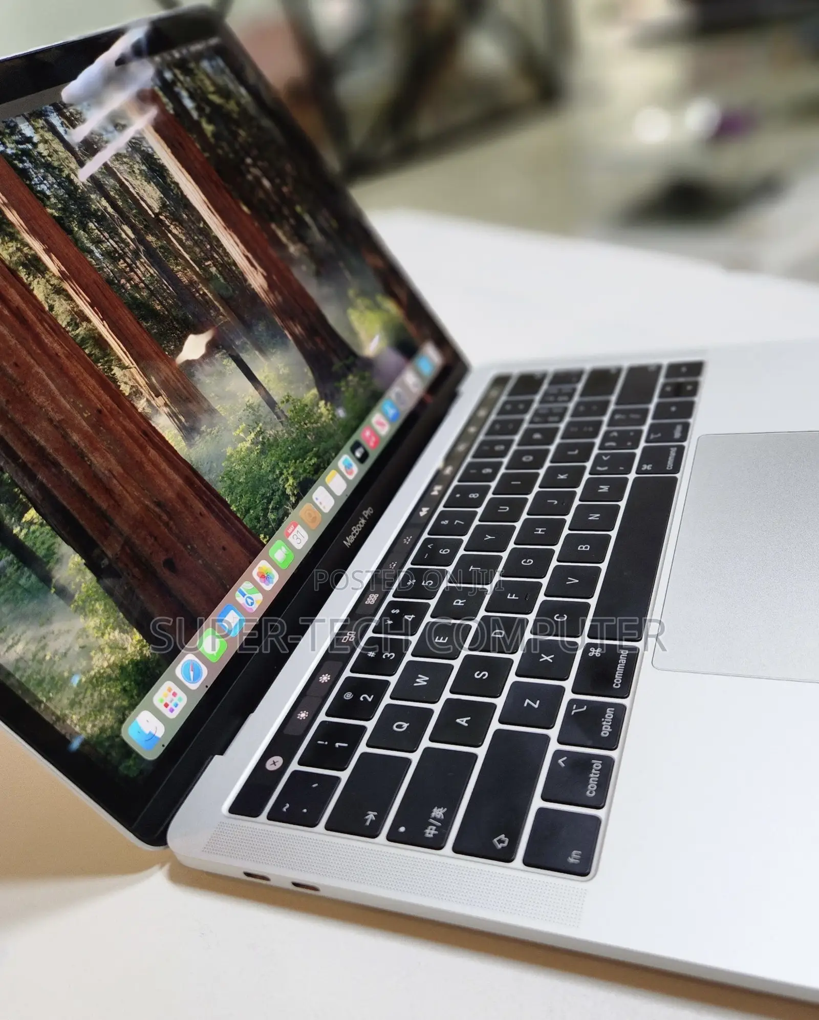 New Laptop Apple MacBook Pro 2018 8GB Intel Core I5 SSD 256GB