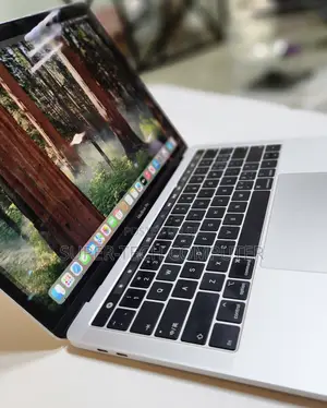 New Laptop Apple MacBook Pro 2018 8GB Intel Core I5 SSD 256GB