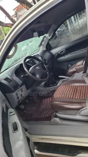 Photo - Toyota Hilux 2006 Gold