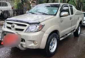 Toyota Hilux 2006 Gold