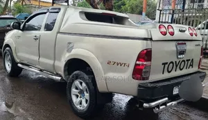 Toyota Hilux 2006 Gold