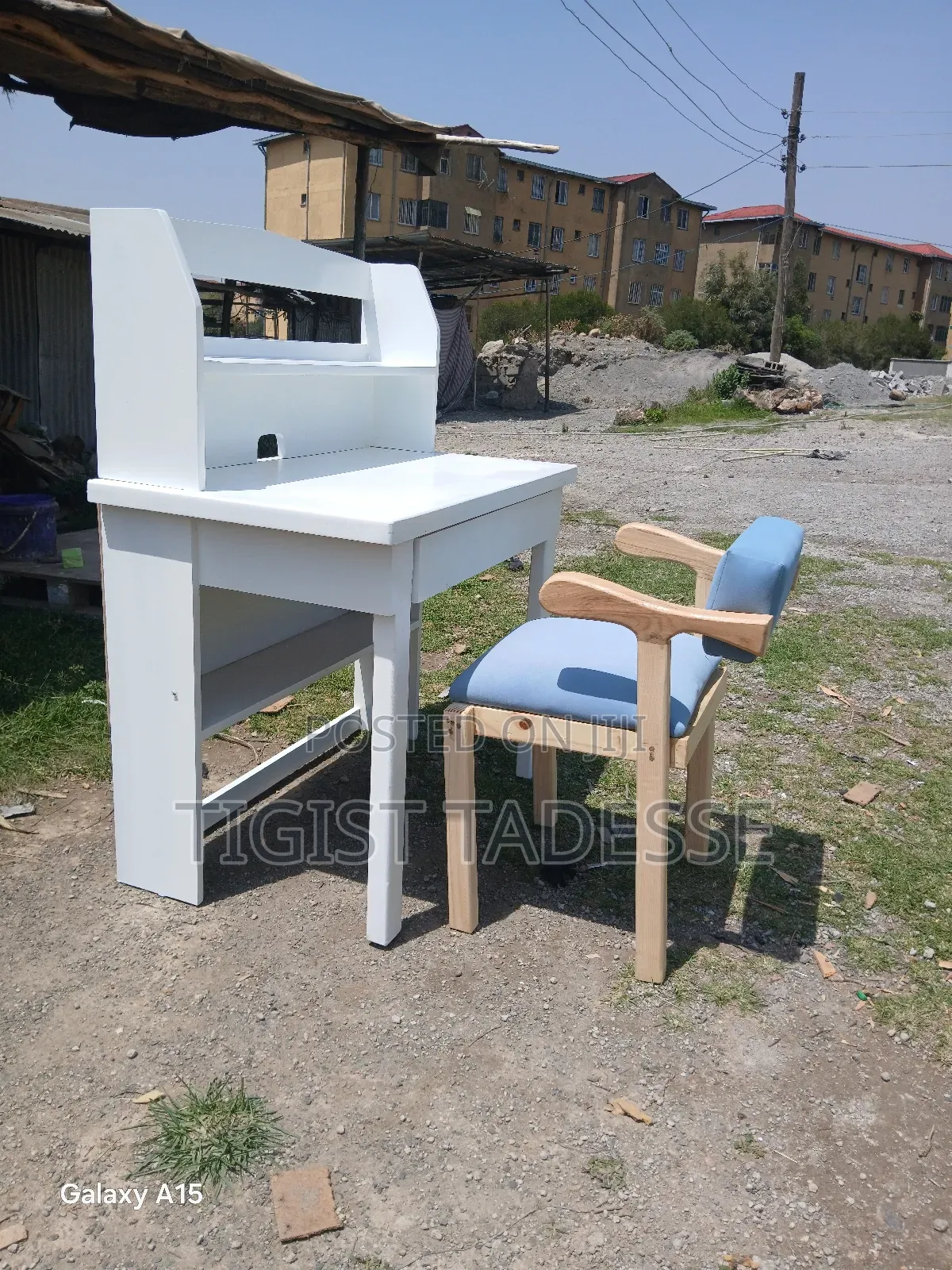 Study Table for Kids በዋንዛ እና በ ኤምዲኤፍ የተሠራ