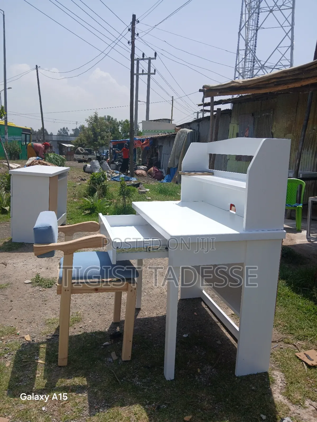 Study Table for Kids በዋንዛ እና በ ኤምዲኤፍ የተሠራ