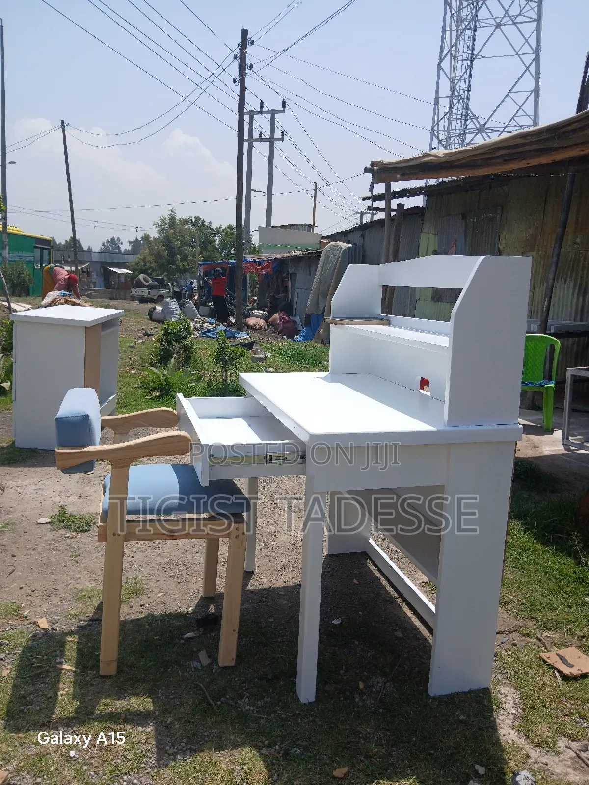 Study Table for Kids በዋንዛ እና በ ኤምዲኤፍ የተሠራ