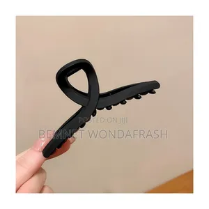 Photo - Elegant and Stylish Hair Claw Clip
