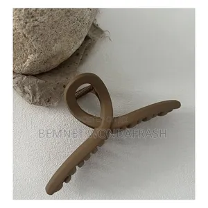 Elegant and Stylish Hair Claw Clip