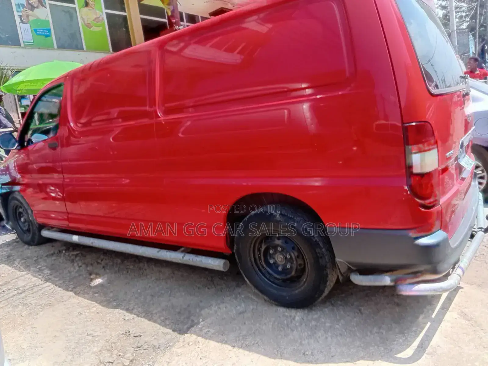 Toyota HiAce 2011 Red