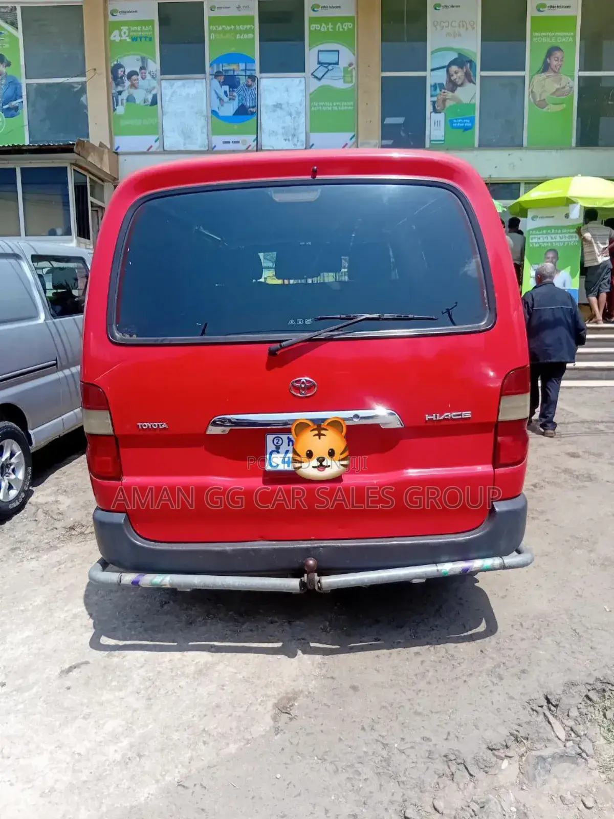 Toyota HiAce 2011 Red