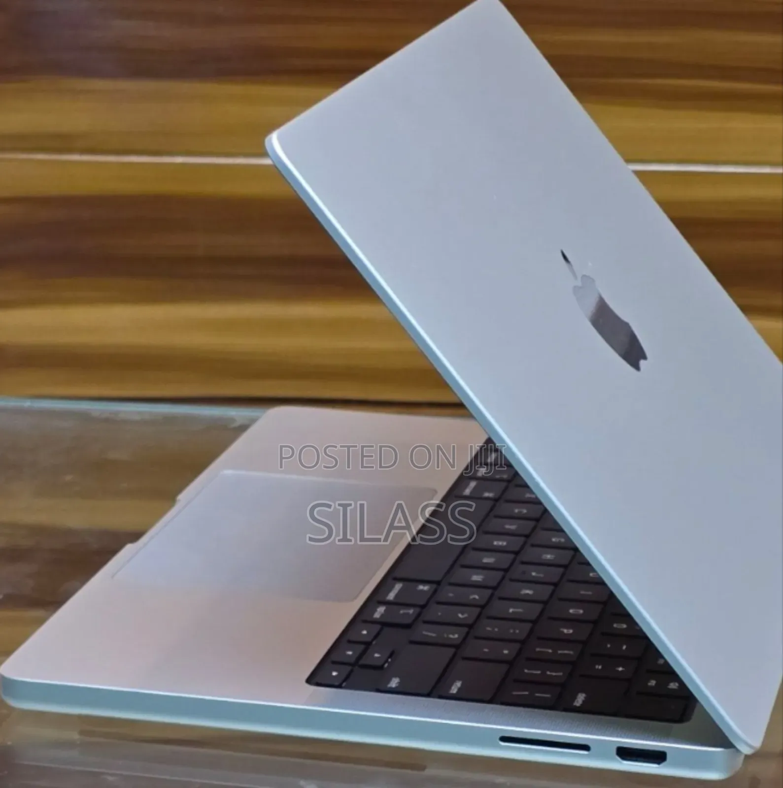 New Laptop Apple MacBook Pro 2023 M3 14-Inch 8GB Apple M3 SSD 512GB