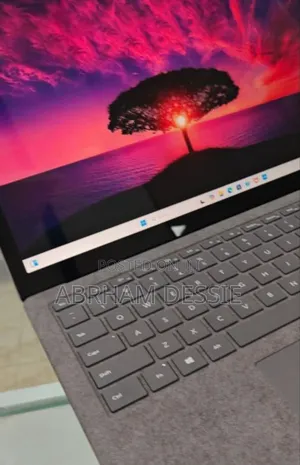 Photo - New Laptop Apple MacBook Pro M1 16GB Intel Core I7 SSD 512GB