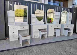 Photo - Simple and Luxurious Dressing Table
