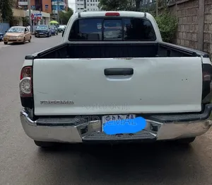 Toyota Tacoma 2011 White