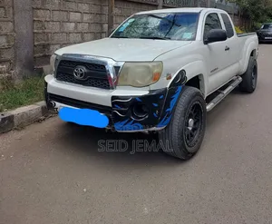 Photo - Toyota Tacoma 2011 White