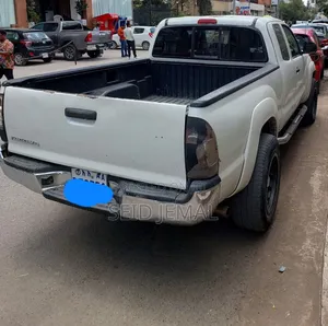 Toyota Tacoma 2011 White