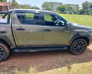 Toyota Hilux 2022 Green