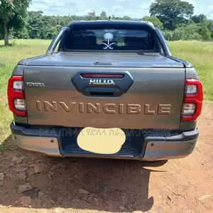 Toyota Hilux 2022 Green