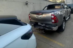 Toyota Hilux 2017 Gray