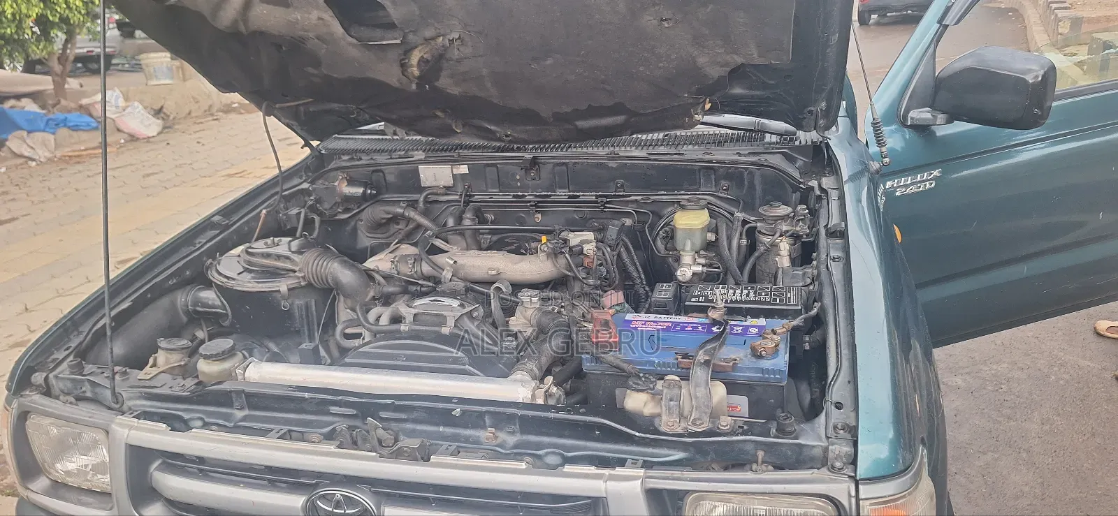 Toyota Hilux 2001 Green