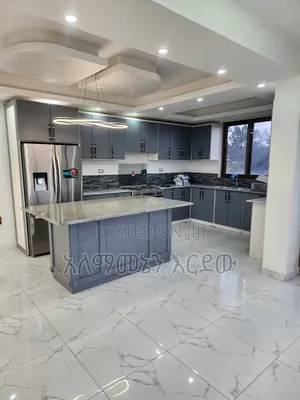 Furnished 4bdrm Apartment in አፓርትመንት, Bole for sale