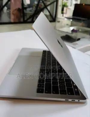 New Laptop Apple MacBook Pro 2018 8GB Intel Core I5 SSD 256GB