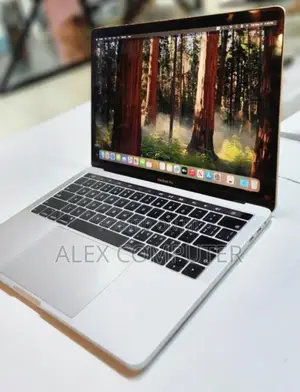 New Laptop Apple MacBook Pro 2018 8GB Intel Core I5 SSD 256GB