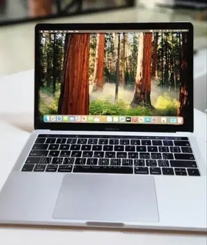 New Laptop Apple MacBook Pro 2018 8GB Intel Core I5 SSD 256GB