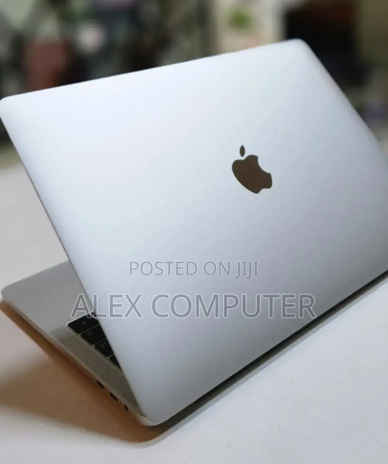 New Laptop Apple MacBook Pro 2018 8GB Intel Core I5 SSD 256GB