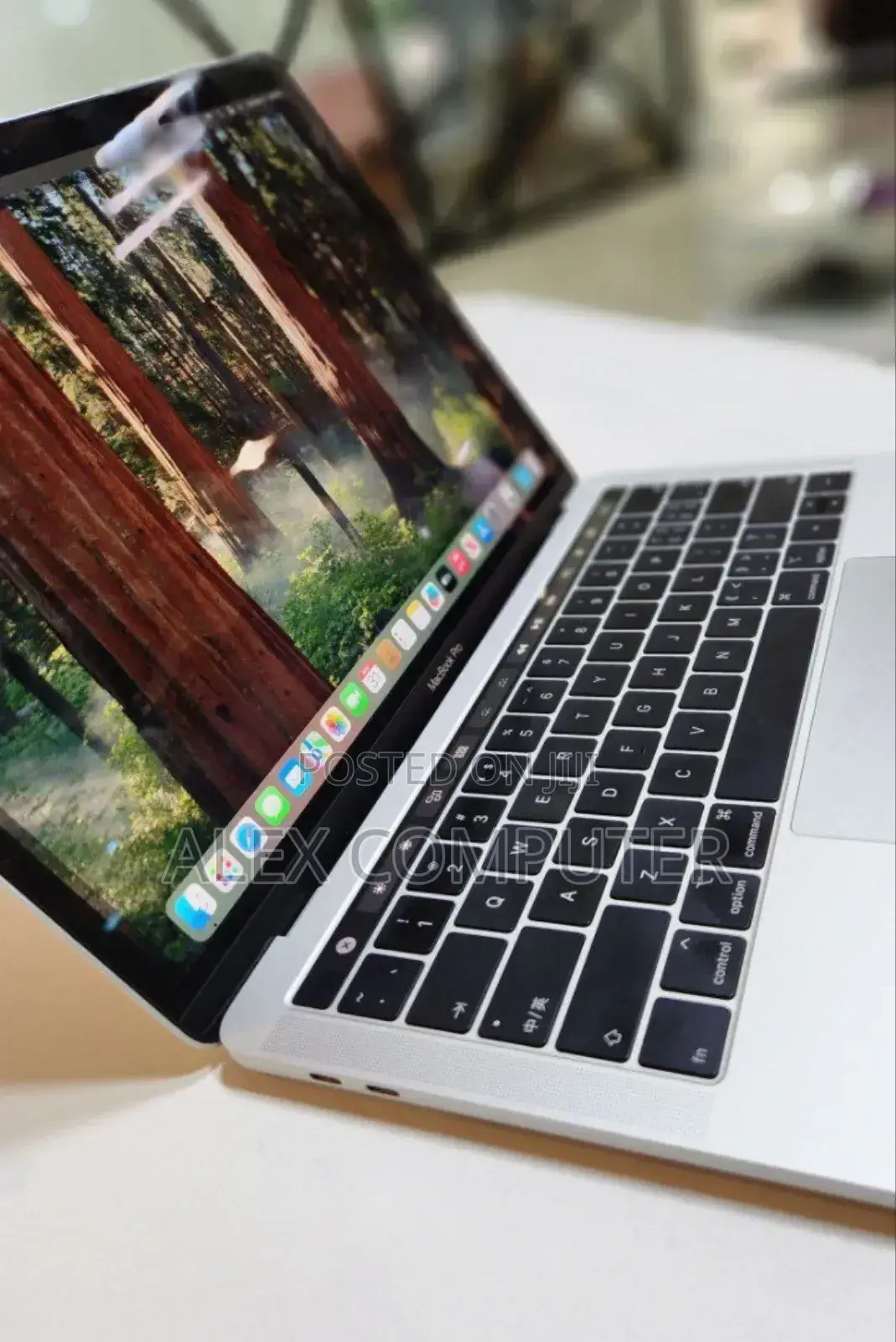 New Laptop Apple MacBook Pro 2018 8GB Intel Core I5 SSD 256GB