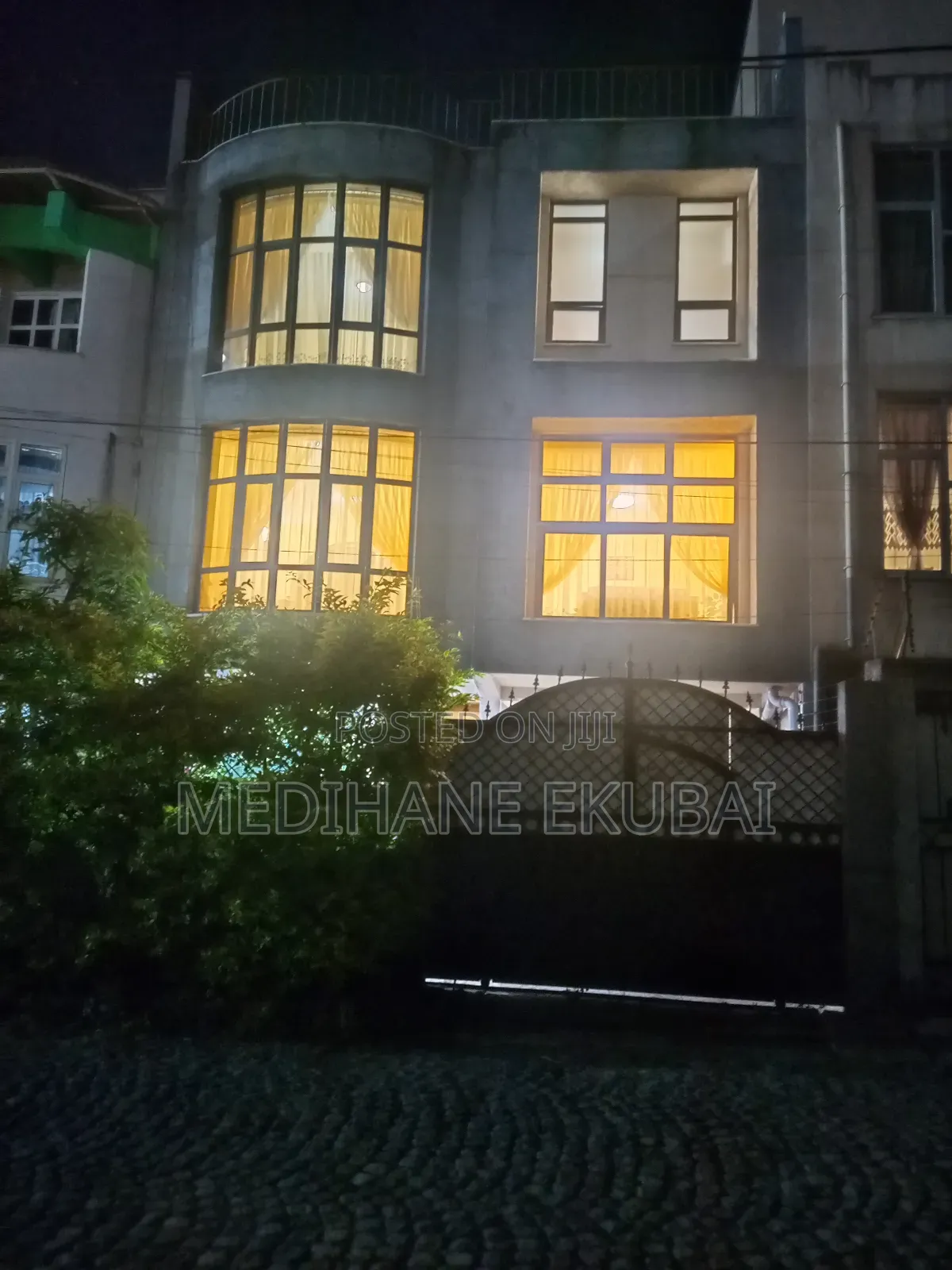 ለንግድ/ለመኖሪያ ከነ እቃው/ያለ እቃውም የሚከራይ G+2
ሰሚት ሳፋሪ - ዮናስ ጨርጨር ጀርባ