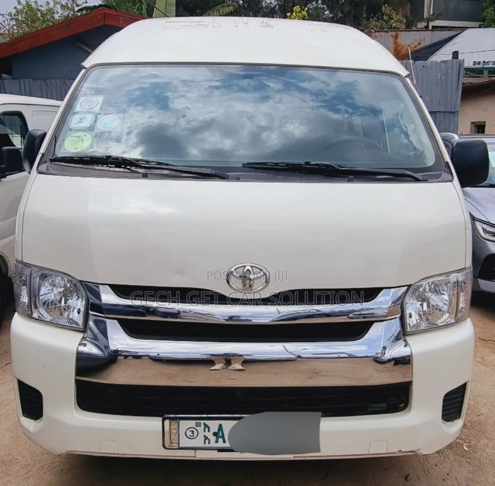 Toyota HiAce 2017 White