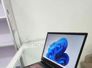 Photo - New Laptop Apple MacBook Pro 2017 16GB Intel Core I5 SSD 256GB